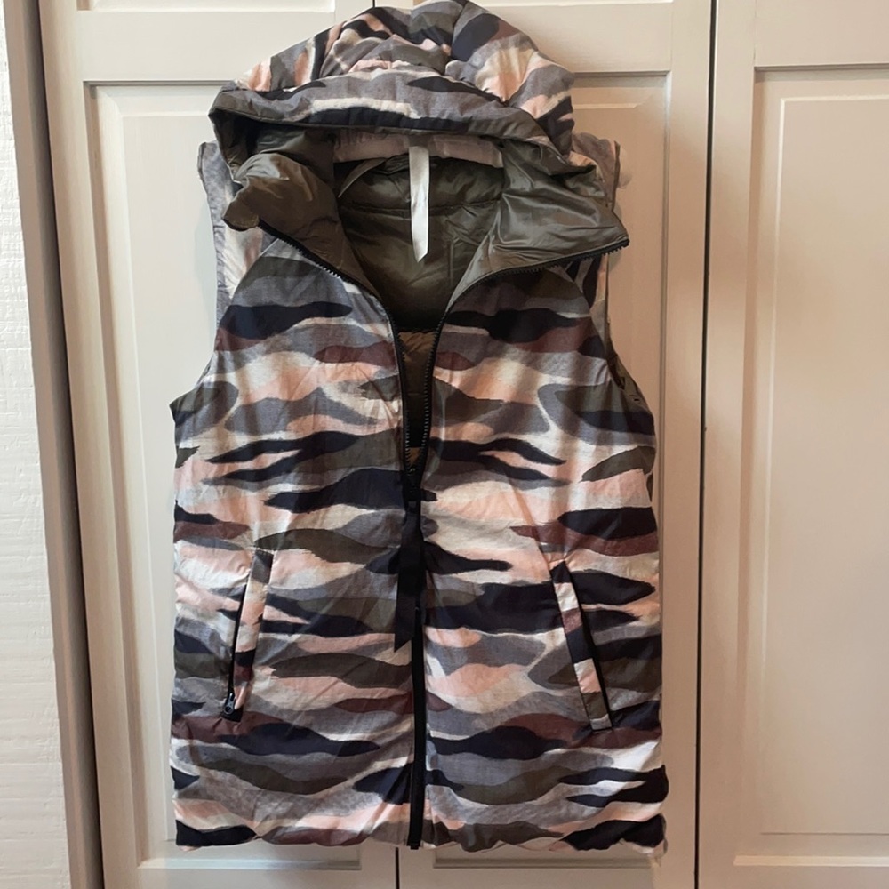 Lululemon Womens reversible puffer vest.